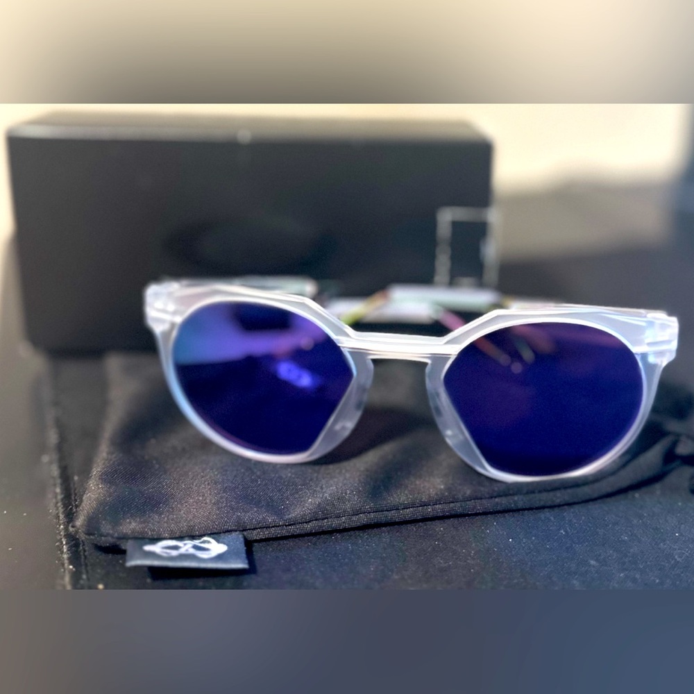 New never worn!  Oakley HSTN Metal